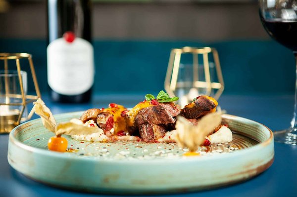 Où déguster des plats traditionnels indiens dans des marchés locaux?